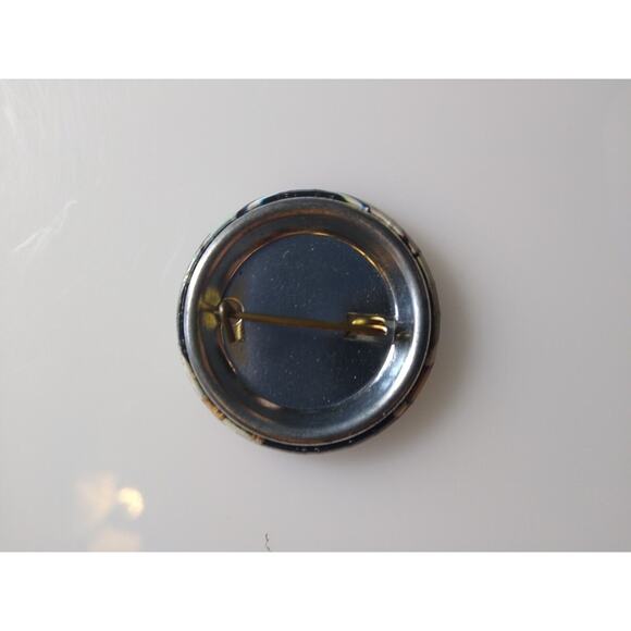 Pat Benatar Badge Pinback Button Original Vintage Sexy Pop Rock Music Pin 1982 - Picture 2 of 2